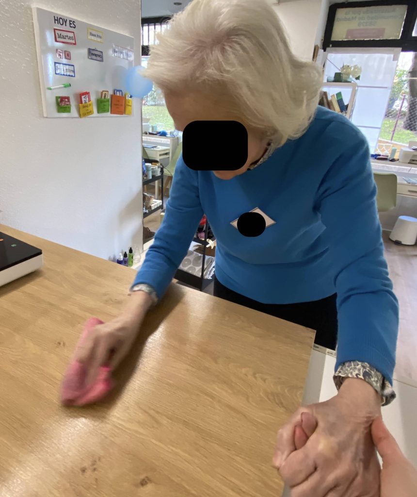 Mi madre tiene Alzheimer y necesita acompañamiento en casa